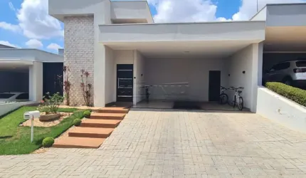 Linda casa no Condomínio Village Damha 2