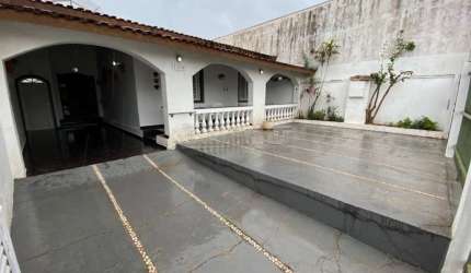 Imóvel Muito bem Localizado, próximo de comércios é fácil acesso ao centro da Cidade.