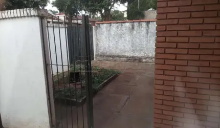 Casa bem localizada, bairro tranquilo, próximo escola, creche, posto de saúde, farmácia e supermercados