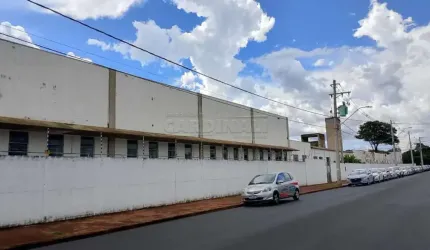 Excelente imóvel comercial, próximo a supermercados, faculdades e centro da cidade