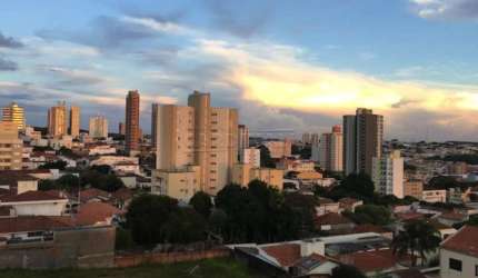 Este lindo apartamento padrão está disponível para locação no coração do bairro Centro em São Carlos/SP