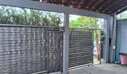Casa de esquina com ótima localização, ótima oportunidade de investimento ou moradia