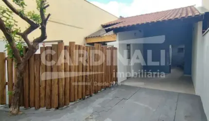 `Aconchegante Residência com 2 Dormitórios, Jardim Privativo, para Locação em Santa Terezinha Ibaté - R$1.500,00 aluguel e R$330.000,00 venda - Não perca esta chance!`
