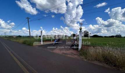 sitio bem próximo da cidade?