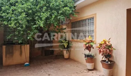 Casa com ótima localização, próximo ao Shopping Jaraguá.
