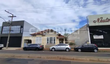 terreno com 600m² na Avenida São Carlos