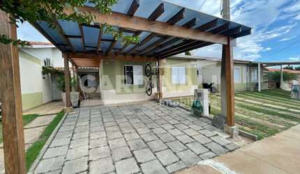 Linda casa em condomínio fechado e toda mobiliada