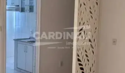 Apartamento com ótima localização, com armários planejados.