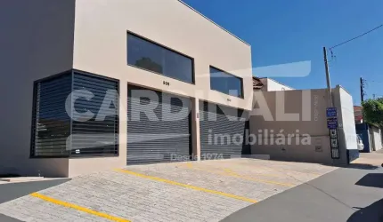 Prédio comercial com 02 Salões independentes, com localização privilegiada.