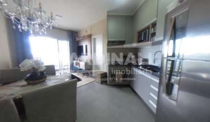 Lindo apartamento padrão mobiliado em ótimo condomínio