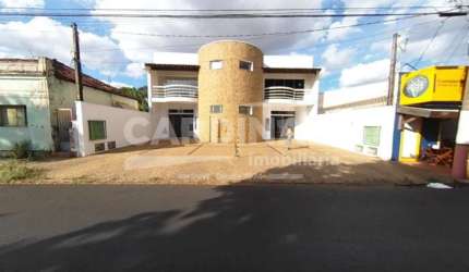 Excelente oportunidade de aluguel de um amplo salão comercial na Vila Prado, em São Carlos