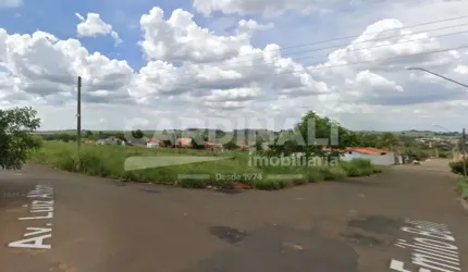 Área grande bem localizada com divisa e frente para três ruas.