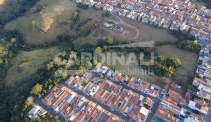 Área grande muito bem localizada com Bairro Jardim Belvedere.
