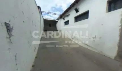 Casa padrão com barracão bem amplo e funcional ao lado