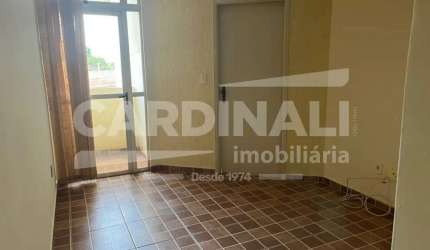 Apartamento todo reformado no Condomínio Roseiras