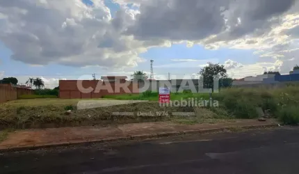 Terreno comercial, com excelente localização, próximo a supermercados e escolas.