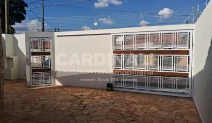 Casa com piscina e localização espetacular.