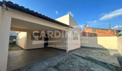 Casa com boa localização, próximo escola e creche.