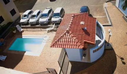 apartamento de dois dormitórios com 1 vaga de garagem.