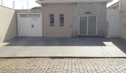 Salão comercial com casa grande, ótima localização no centro da cidade, com energia solar