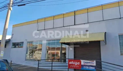 Salão comercial amplo, com localização privilegiada.