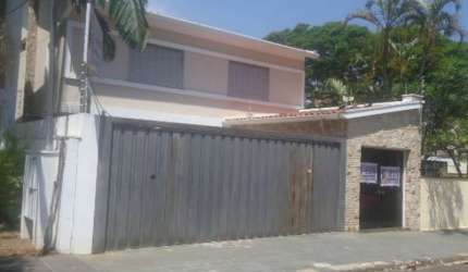 Casa sobrado com 3 dormitórios e 2 suítes no Centro em frente ao Restaurante Nanmi em São Carlos