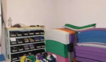 Casa sobrado com 1 dormitório e 4 suítes no Parque Santa Mônica próxima ao Hospital Santa Casa em São Carlos