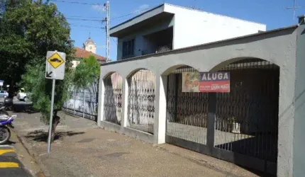 Casa comercial na Vila Prado próxima a Paróquia Santo Antônio em São Carlos