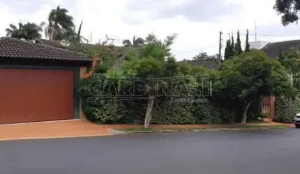 Casa com 4 dormitórios e 2 suítes, com piscina no Parque Santa Mônica próxima ao Hospital Santa Casa em São Carlos