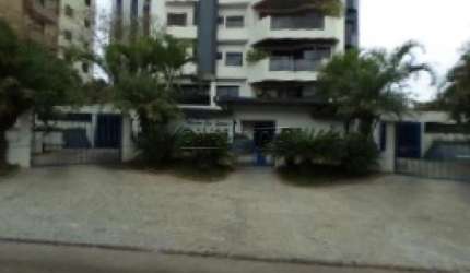 Imóvel bem localizado.