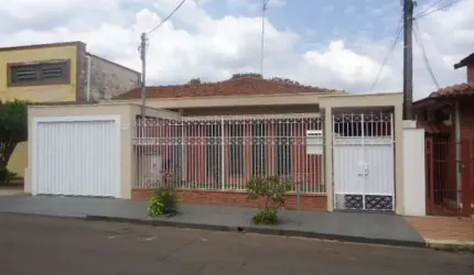 Casa com 3 dormitórios e 1 suíte na Vila Nery próxima a ETEC Paulino Botelho em São Carlos