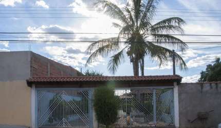 Casa sobrado com 2 dormitórios e 3 suítes na Vila Celina próxima a USP em São Carlos