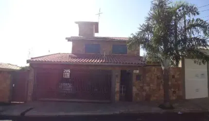 Imóvel bem localizado.