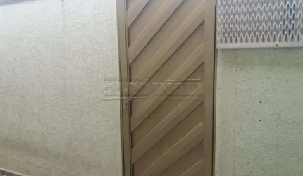 Oportunidade Única: Casa de Esquina com Múltiplas Comodidades no Centro de Ibaté por R$535.000
