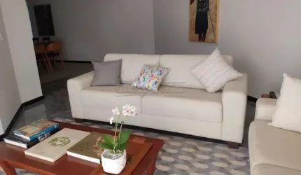 Apartamento espaçoso em excelente localização.