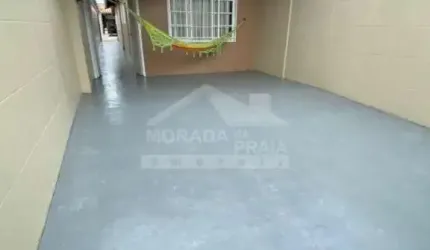 Linda casa  com piscina e 03 quartos, á menos de 450 metros do Mar, no Jardim Real em Praia