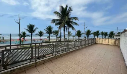 Casa ISOLADA no Solemar de FRENTE AO MAR, 3 dormitórios, edícula, só em Praia Grande.