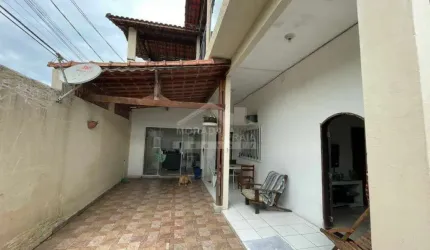 Casa geminada no Boqueirão, 2 dormitórios, excelente localização, confira em Praia Grande.