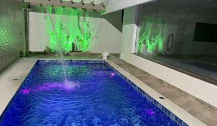 Casa ISOLADA no Canto do Forte, 3 dormitórios, piscina, confira em Praia Grande.