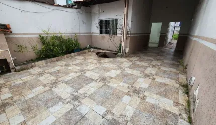 Casa geminada na Vila Guilhermina, 2 dormitórios, 3 vagas, confira na imobiliária em Praia Grande.