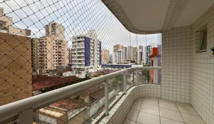 Apartamento totalmente reformado, frente rua ha 200 metros da praia