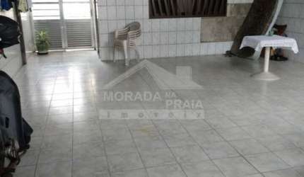Casa geminada no Tude Vastos, 2 dormitórios, 2 vagas, quintal, confira em Praia Grande.