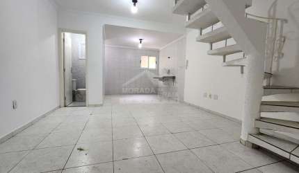 Sobrado em Condomínio no Forte, 2 suítes, vaga, confira na imobiliária em Praia Grande.