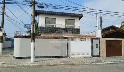 Lindo Sobrado, 04 dormitórios sendo 1 suíte 02 vagas,Piscina, na Aviação em Praia Grande.