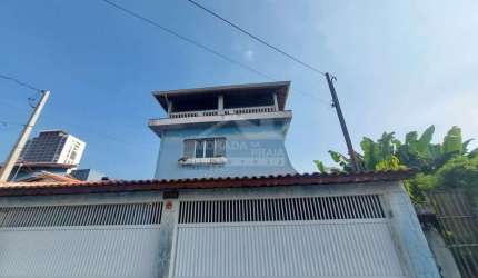 Sobrado ISOLADO no Boqueirão 5 dormitórios, 4 vagas, piscina, churrasqueira, só em Praia Grande.