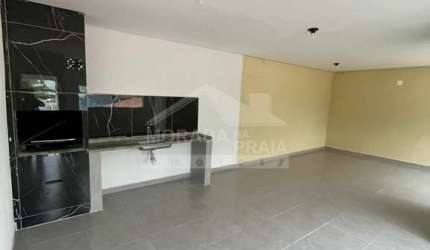 Lindo Sobrado na Mirim, 2 Dormitórios, Confira na Imobiliária em Praia Grande.