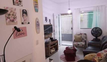 Casa de 2 dormitórios, à menos de 350 metros da praia no Caiçara em Praia Grande, SP.