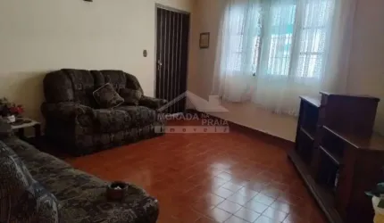 Casa de 2 dormitórios no Solemar, Praia Grande, SP.