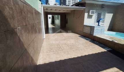 Casa com edícula espaço, conforto e excelente localização!
