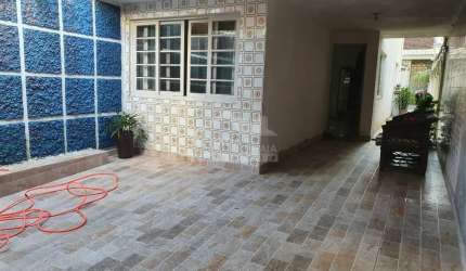 Sobrado geminado no Canto do Forte, 3 dormitórios, edícula, confira em Praia Grande.